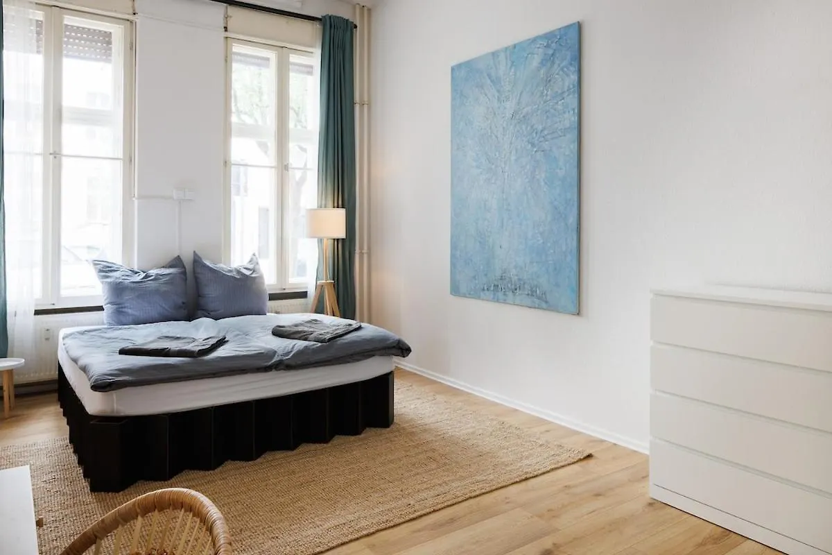 Elegant Art Deco Room In Kreuzberg 2 location